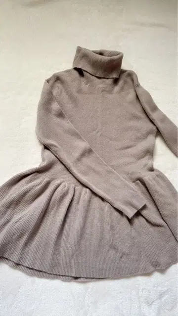 ERDOS 캐시미어 100% 니트 터틀넥 플레어 디자인 스웨터