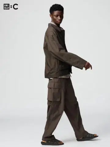 유니클로 c 와이드 핏 카고 팬츠 다크 브라운 S 택 포함 미사용 새상품