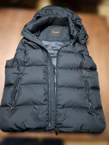 MOORER 후드 부착 블랙 다운 베스트 size 54