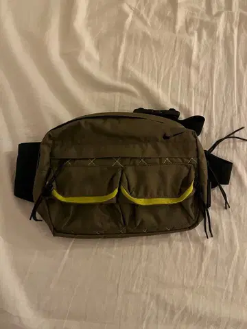 00s Nike 올리브 그린 숄더백
