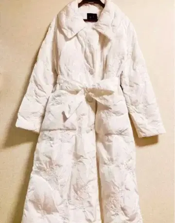 자수 화이트 코트 두꺼운 원단 가볍고 따뜻한 최상급 다운 롱 코트 2XL