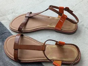브라운 오렌지 스트랩 샌들