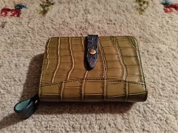 올리브 그린 크로커다일 패턴 접이식 지갑