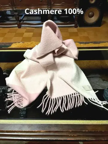 새상품급 캐시미어 100% 머플러입니다. 아타오 등 좋아하시는 분들께도