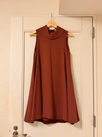 SNIDEL 슬리브리스 원피스 테라코타 A라인