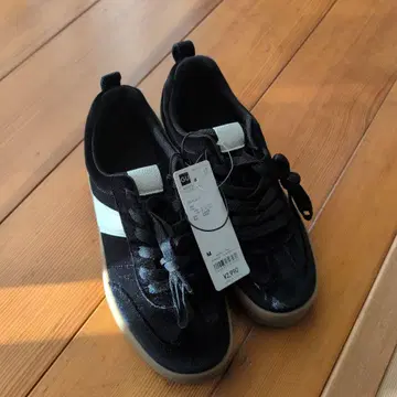 GU 블랙 스니커즈 M 사이즈