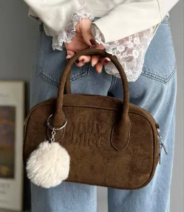 [ mily bilet ] 엠보싱 로고 스웨이드 라이크 미니 보스턴 백