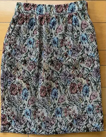 꽃무늬 자수 타이트 스커트