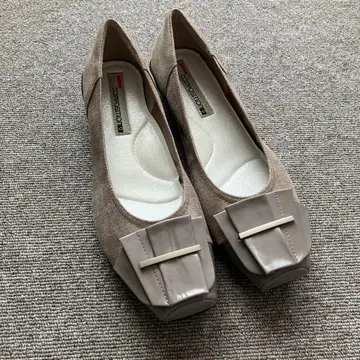 새상품 컴포지션 나인 베이지 플랫슈즈 23.5cm
