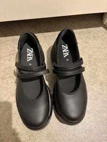 ZARA 블랙 스니커즈 39 24.5cm