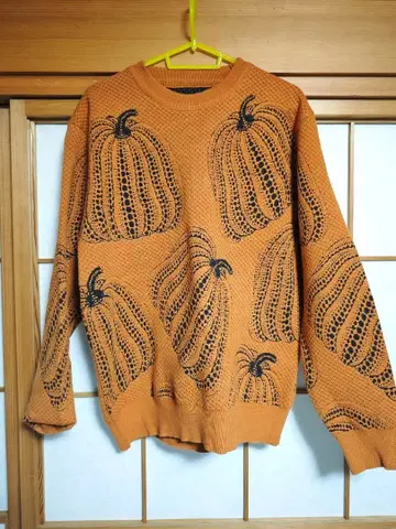 호박 패턴 오렌지 니트 스웨터