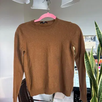 새상품급 유니클로 캐시미어 100% 크루넥 니트 브라운 M