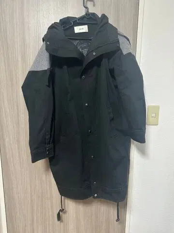 AVIE 모즈 코트 블랙/그레이 후드 부착