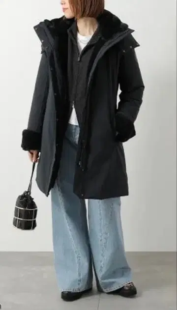 새상품급 정품 SAVE THE DUCK 퍼 포함 블랙 다운 자켓