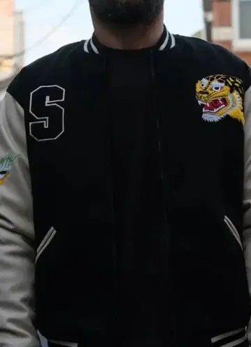 Scramble 바시티 자켓 블랙/베이지