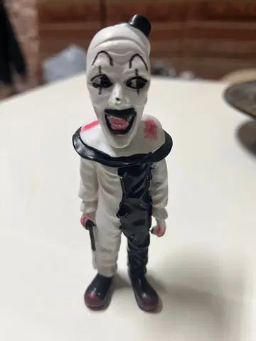 테리퍼 크라운 피규어