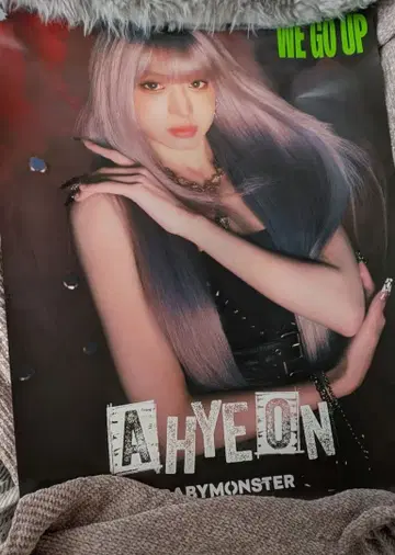 AHYEON BABYMONSTER 포스터