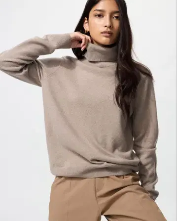 유니클로 캐시미어 터틀넥 스웨터 L