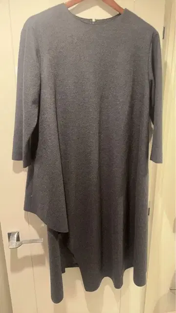 23구 비대칭 원피스 그레이 46 미사용 새상품