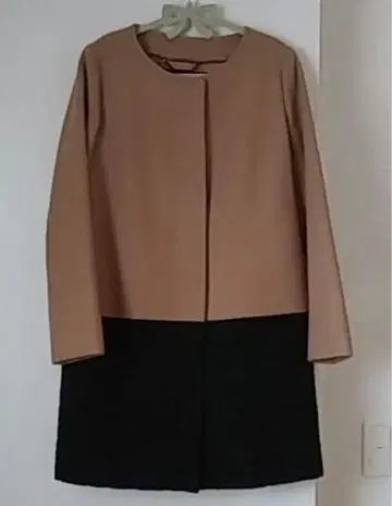 INED 바이컬러 절개 울 코트 노카라 코트