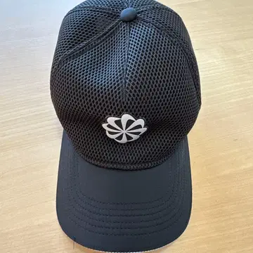 블랙 메쉬 캡 로고 포함
