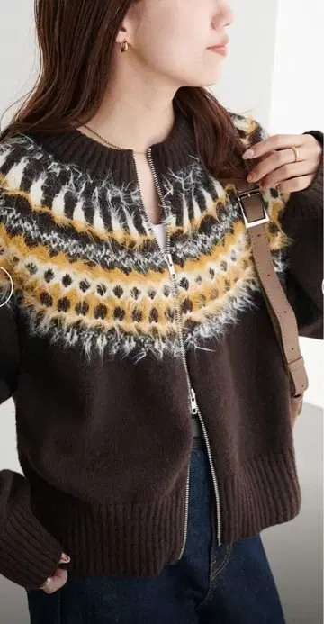 DISCOAT (디스코트) 퀼팅 패턴 W 지퍼 풀오버 브라운