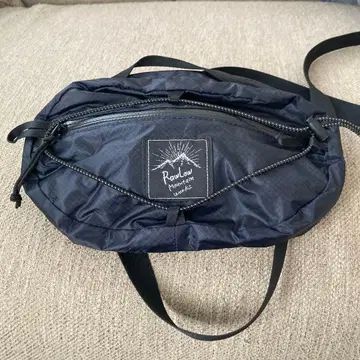 RawLow 블랙 숄더백 사코슈