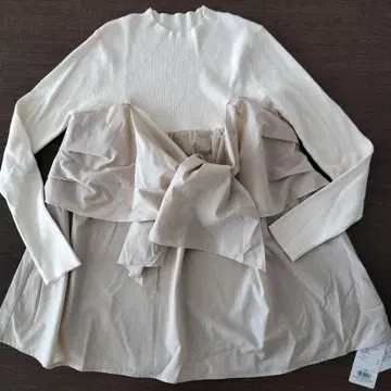 [ 미사용 새상품! ] 절개 프릴 디자인 상의