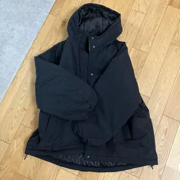 후드 부착 블랙 다운 자켓 디스코트 DISCOAT