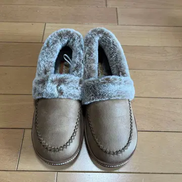 SKECHERS 브라운 퍼 모카신