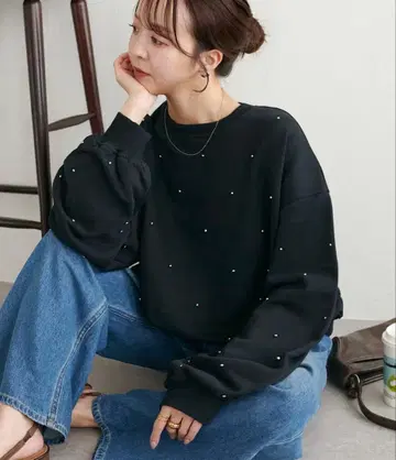 스터드 장식 맨투맨