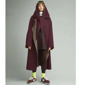 버건디 후드 부착 롱 코트