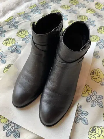 블랙 가죽 부츠 피티 24.5