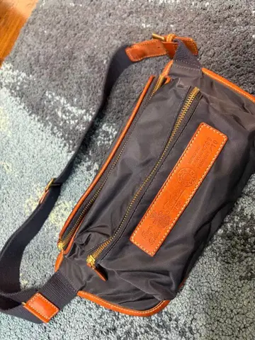 Felisi 나일론 가죽 바디백 힙색 네이비