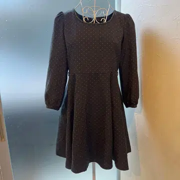 블랙 도트 무늬 긴팔 A라인 원피스