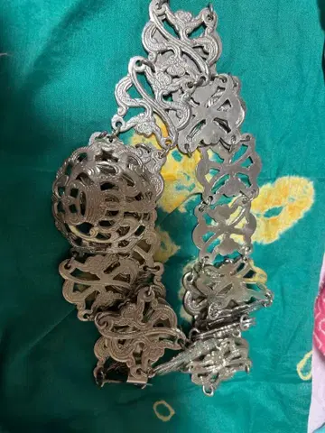 쇼와 헤이세이 에스닉 스타일 웃음 이런 벨트!! 무겁다