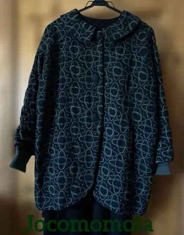 호코모모라 총 자수의 큐트한 코트