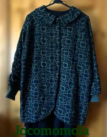 호코모모라 총 자수의 큐트한 코트