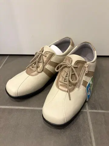 미사용 새상품 판지 사이드 지퍼 스니커즈 항균 방취 24.5 3E