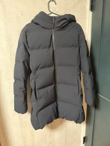 유니클로 우먼 후드 부착 롱 다운 자켓