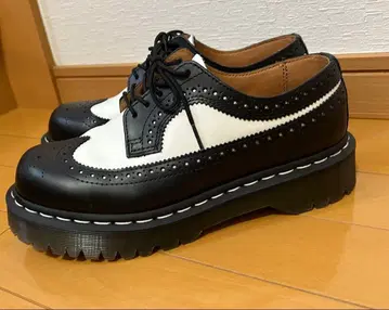 선착순! 닥터마틴 윙팁 25.5cm