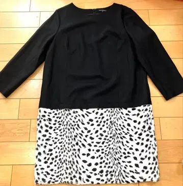 새상품급 23구 도킹 원피스 울 달마시안 패턴 사이즈 44