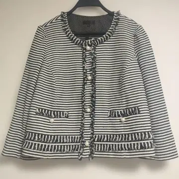 TO BE CHIC size 46 스트라이프 노카라 자켓 펄 버튼