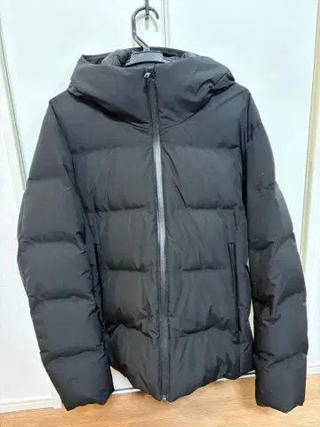 UNIQLO 심리스 다운 자켓 M 사이즈 블랙