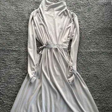 라이트 베이지 긴팔 롱 원피스