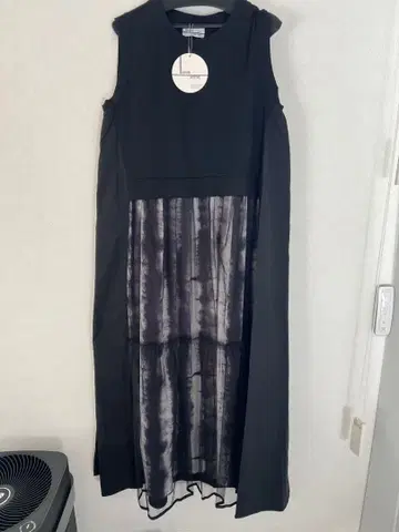 LASUD 시어 슬리브리스 원피스 블랙