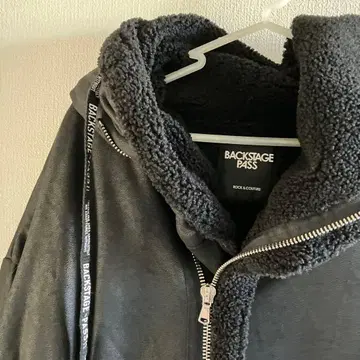 BACKSTAGE PASS 후드 부착 롱 코트