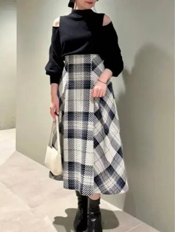 로빙 체크 미디 스커트