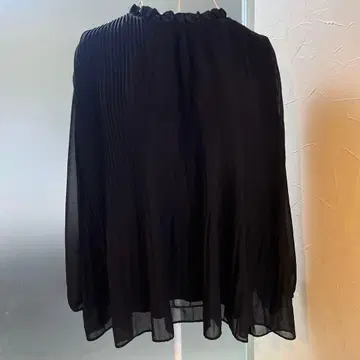 4L 블랙 플리츠 디자인 긴팔 블라우스