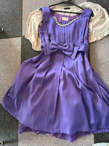 보라색 리본 포함 드레스 M 사이즈